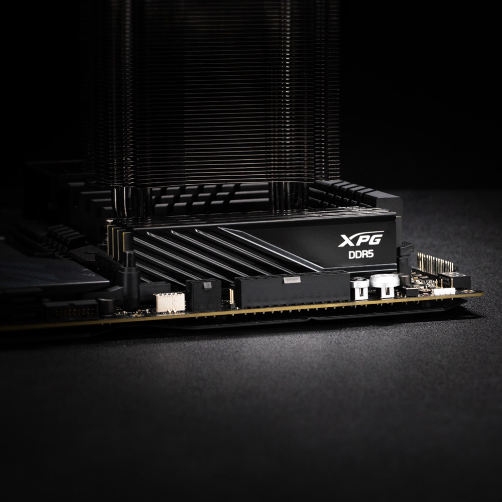 Оперативная память 8 Gb 5600 MHz ADATA XPG LANCER Blade (AX5U5600C468G-SLABBK)